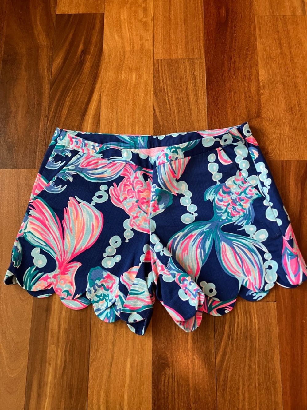 Lilly Pulitzer Navy and Pink Floral Scalloped Hem Shorts Size 0